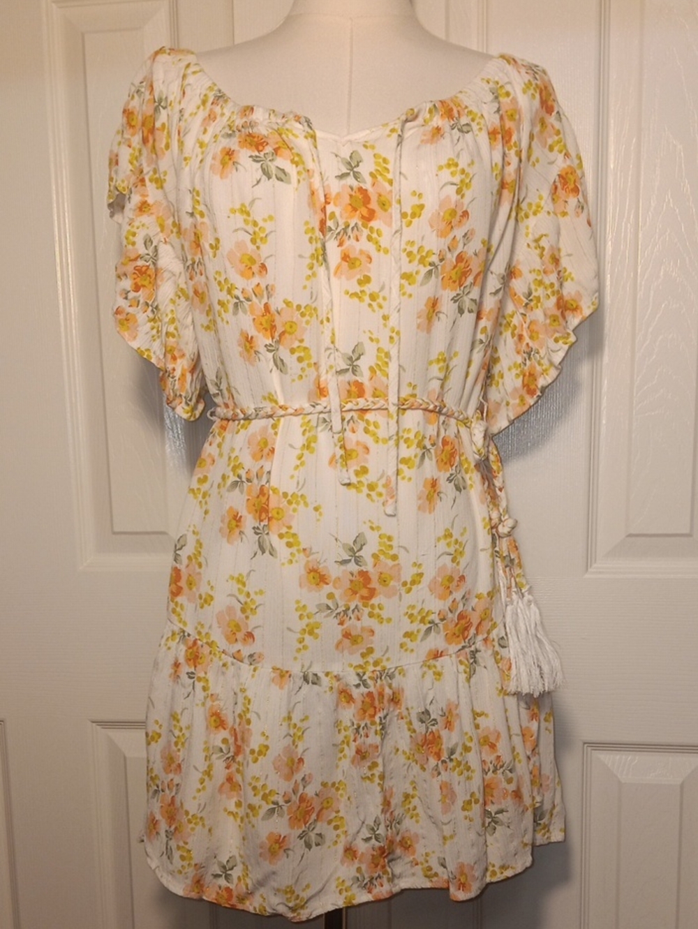 Cupcakes and Cashmere Floral Ruffle Sleeve Dress With Metallic Gold Thread
